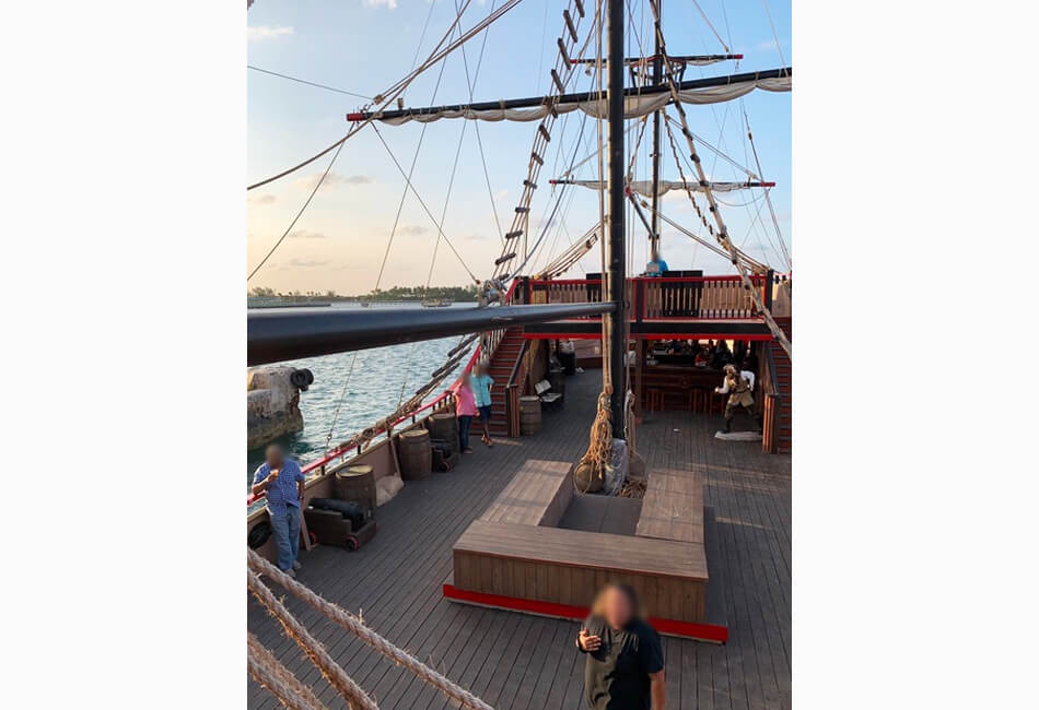 140 قدم سفينة القراصنة 