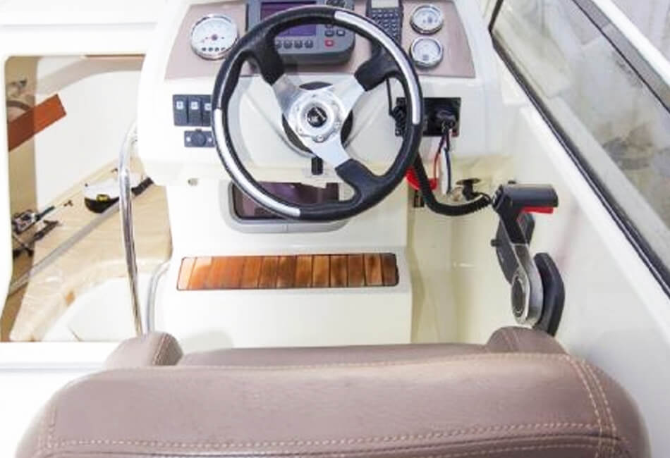 17.2 ft Jeanneau Cap Camarat 555 DC