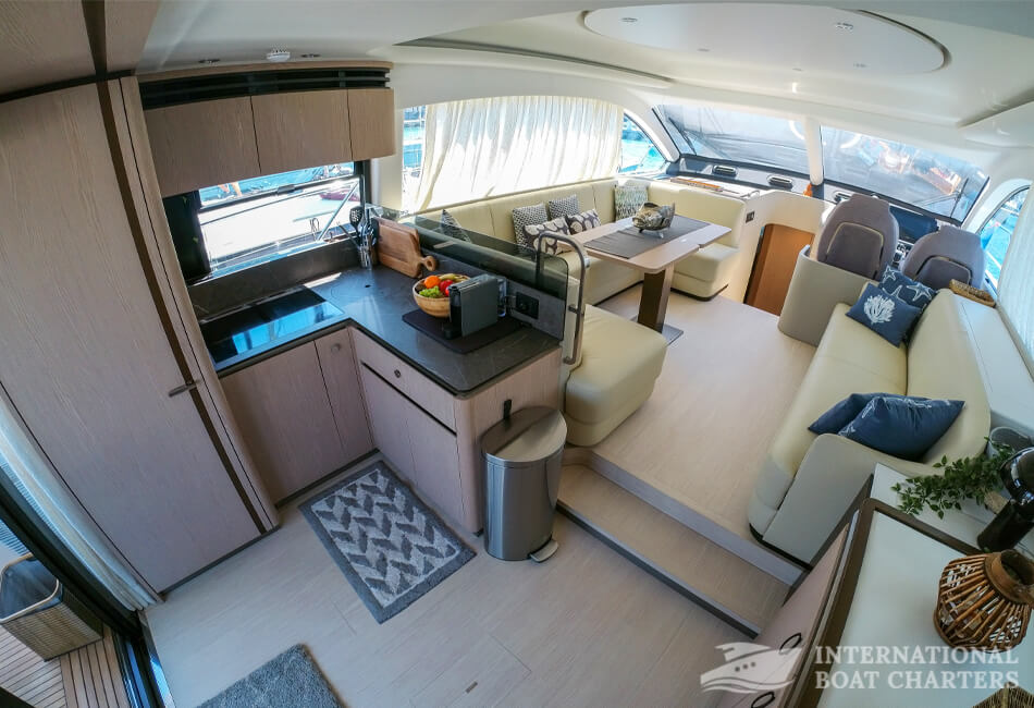 55.8 Ft (17m) Azimut 53 Luxury Yacht 