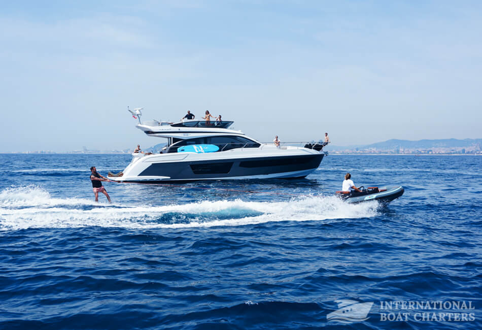 55.8 Ft (17m) Azimut 53 Luxury Yacht 