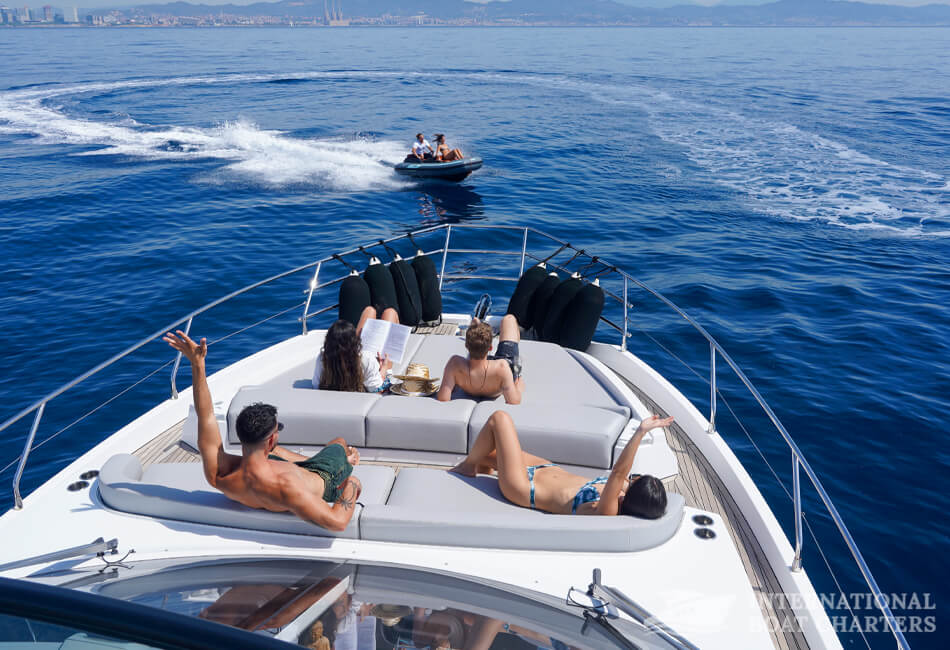55.8 Ft (17m) Azimut 53 Luxury Yacht 