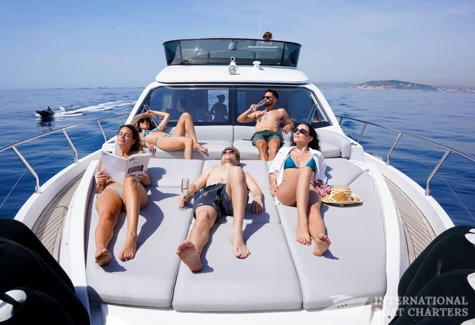 55.8 Ft (17m) Azimut 53 Luxury Yacht 