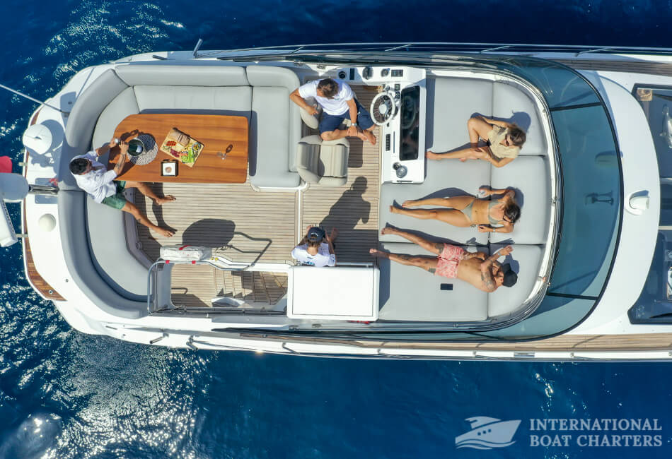55.8 Ft (17m) Azimut 53 Luxury Yacht 