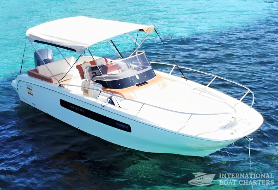 28-Foot Invictus 270cx Capoforte Motorboat 