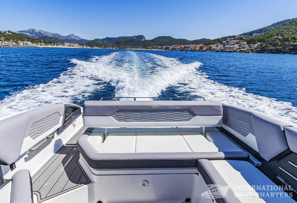 29-FOOT COBALT A29 MOTORBOAT 