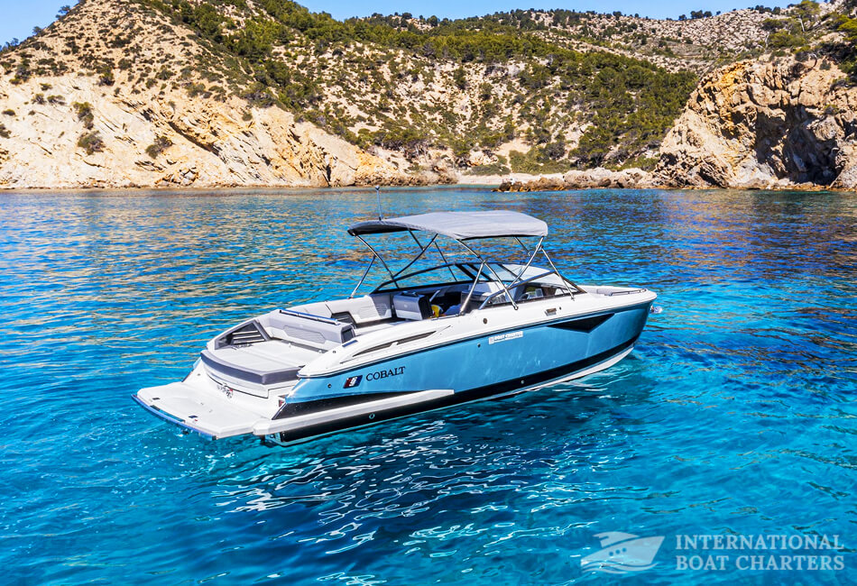 29-FOOT COBALT A29 MOTORBOAT 