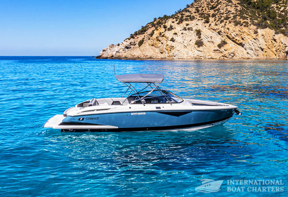 29-FOOT COBALT A29 MOTORBOAT 