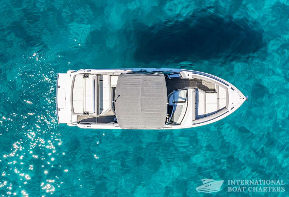 29-FOOT COBALT A29 MOTORBOAT 