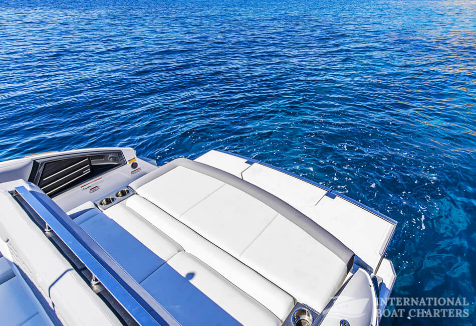 29-FOOT COBALT A29 MOTORBOAT 