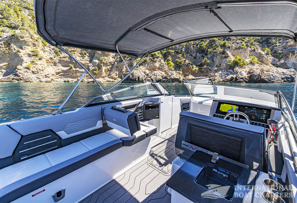 29-FOOT COBALT A29 MOTORBOAT 