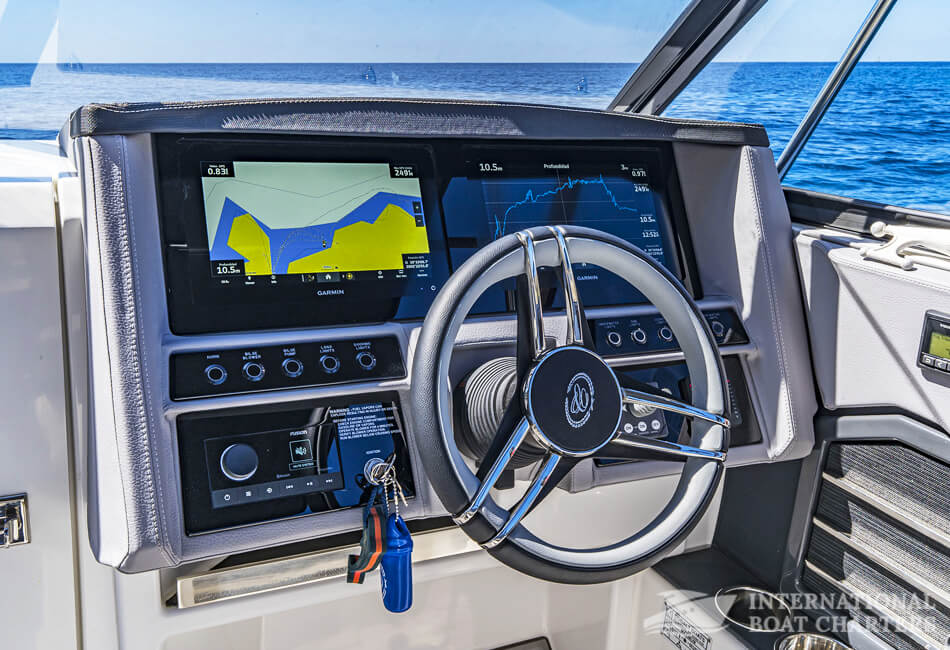 29-FOOT COBALT A29 MOTORBOAT 