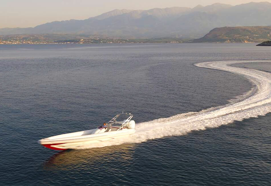 Barcă cu motor Technohull 999 de 34 ft 