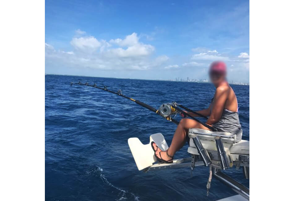 41 फीट के हट्टेरास कन्वर्टिबल फ्लाईब्रिज मोटरबोट के बा (Fishing charters)