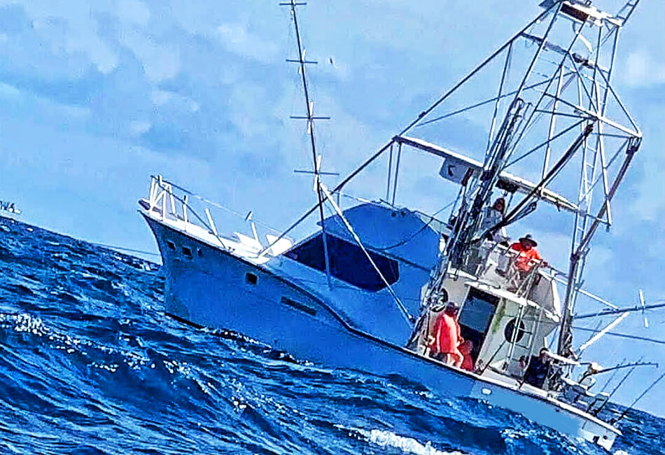 41 फीट के हट्टेरास कन्वर्टिबल फ्लाईब्रिज मोटरबोट के बा (Fishing charters)