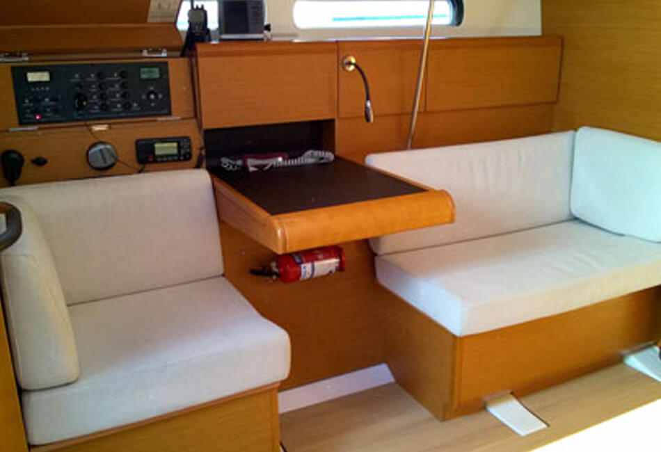 Perahu layar 43.8 Ft Jeanneau SO 439 HTV-2014