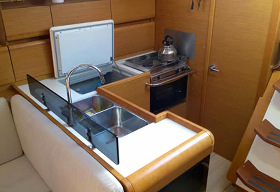 Perahu layar 43.8 Ft Jeanneau SO 439 HTV-2014