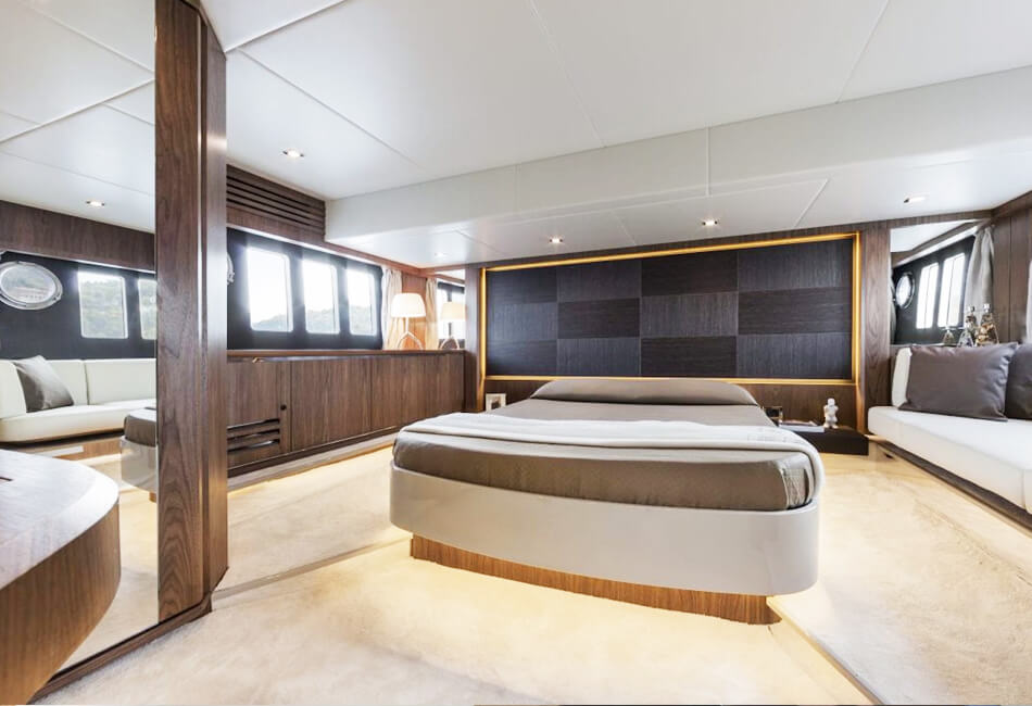 52 ft Absolute Fly Luxury Yacht