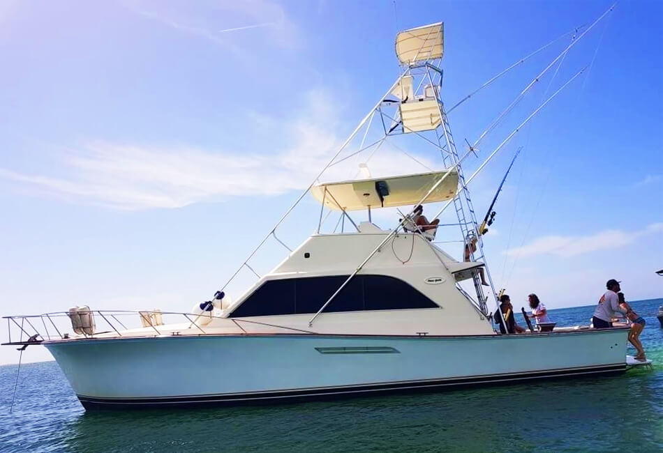 Yacht da pesca sportiva di lusso da 55 piedi sull\'oceano