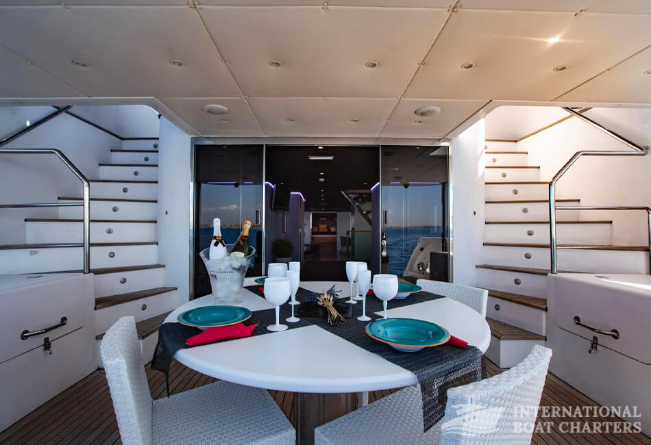 92 Feet/28-Meter Explorer 96 Luxury Yacht 