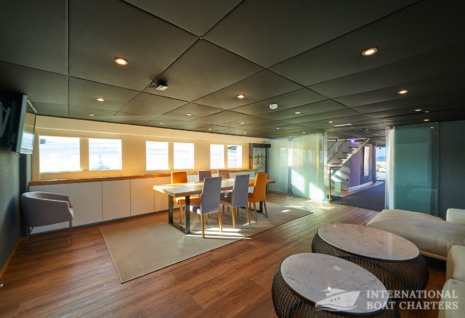 92 Feet/28-Meter Explorer 96 Luxury Yacht 