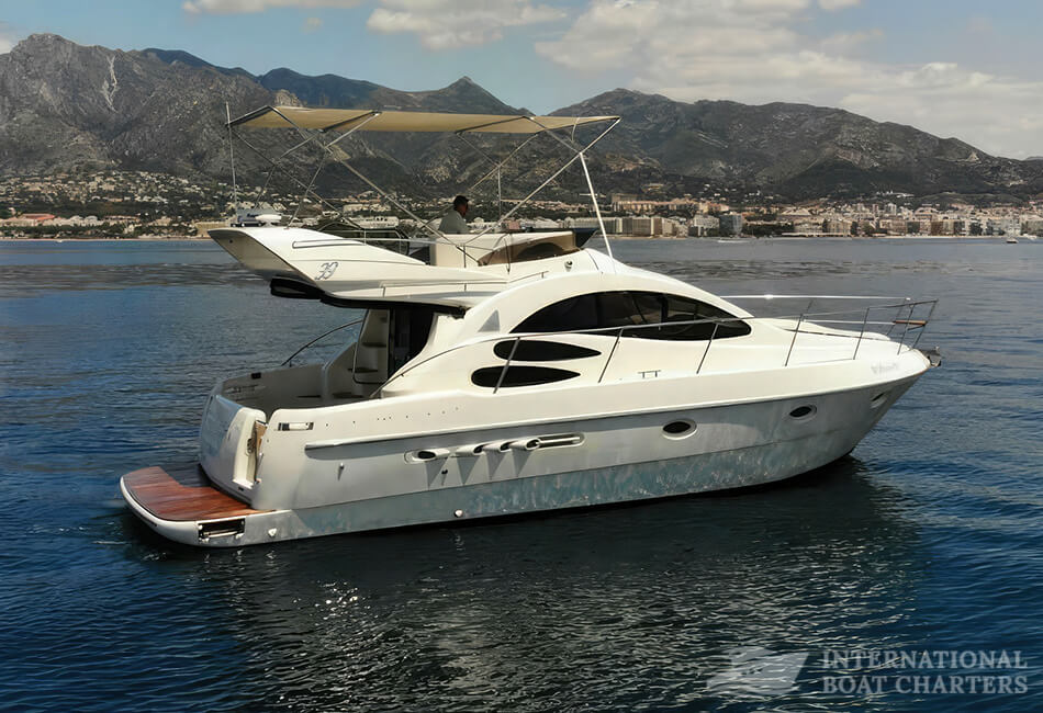 42.7 Ft Luxury Yacht Azimut 39 