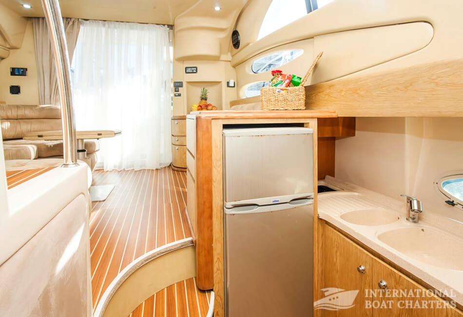 42.7 Ft Luxury Yacht Azimut 39 
