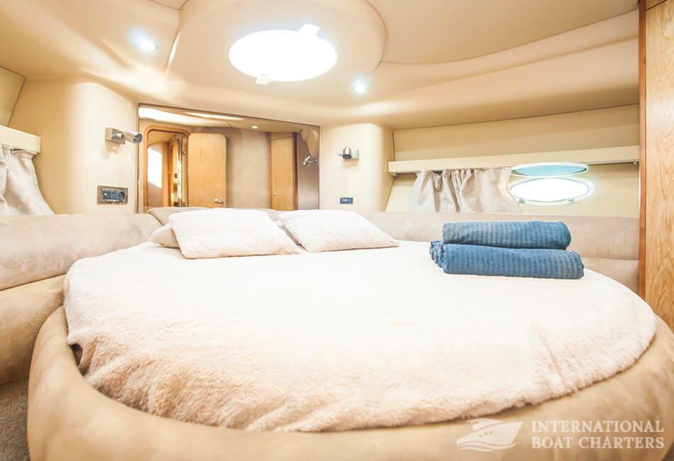 42.7 Ft Luxury Yacht Azimut 39 