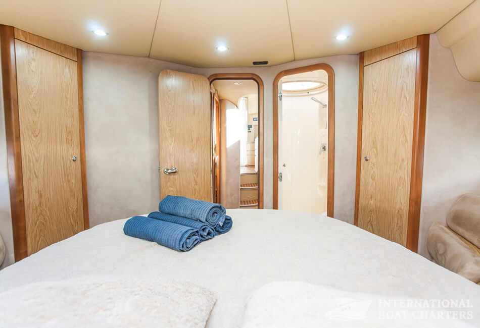 42.7 Ft Luxury Yacht Azimut 39 