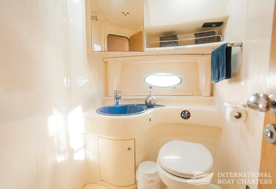 42.7 Ft Luxury Yacht Azimut 39 