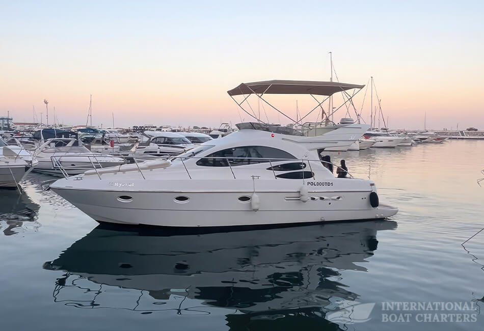 42.7 Ft Luxury Yacht Azimut 39 