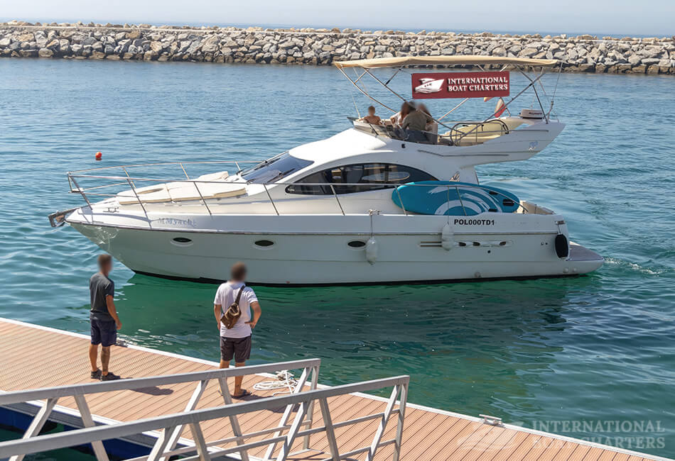 42.7 Ft Luxury Yacht Azimut 39 