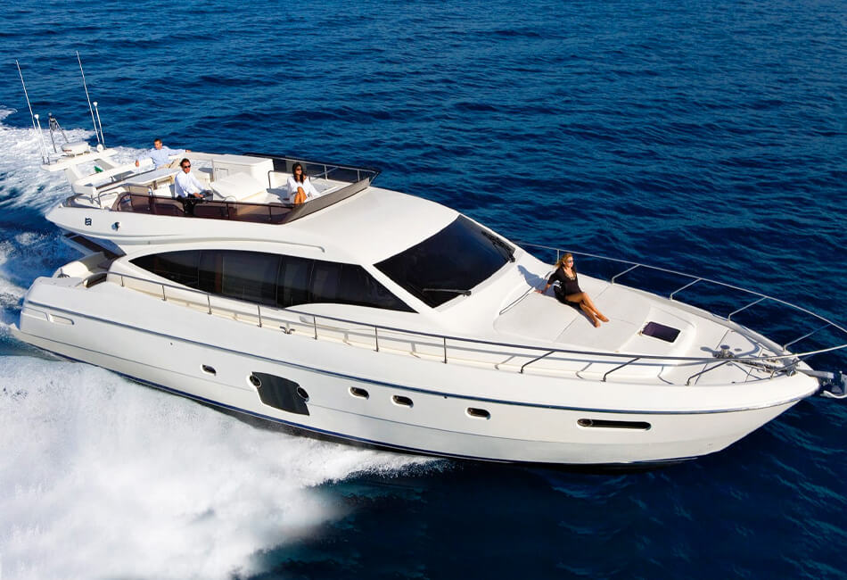 Yacht à moteur de luxe Ferretti 592 de 60 pieds 