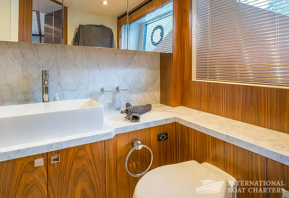 70.4ft/21.45m Sunseeker Sport 68 Luxury Yacht 
