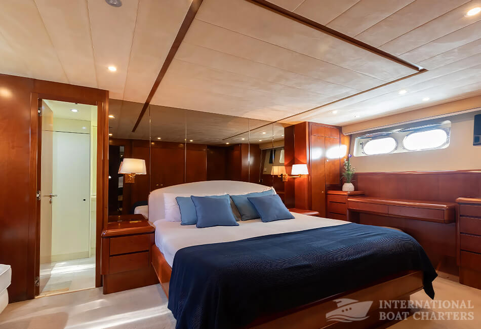 80.4ft/24.6m Superphantom 80 Luxury Motor Yacht 