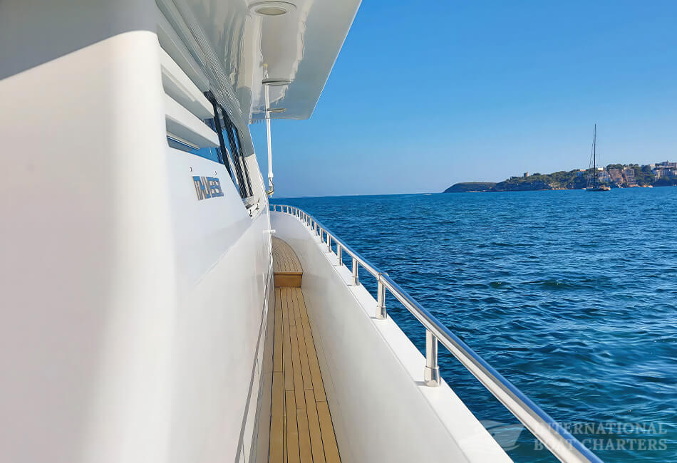 80.4ft/24.6m Superphantom 80 Luxury Motor Yacht 